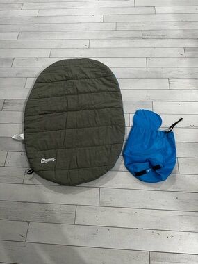 New without tags olive Dog Bed with Blue Storage Pouch